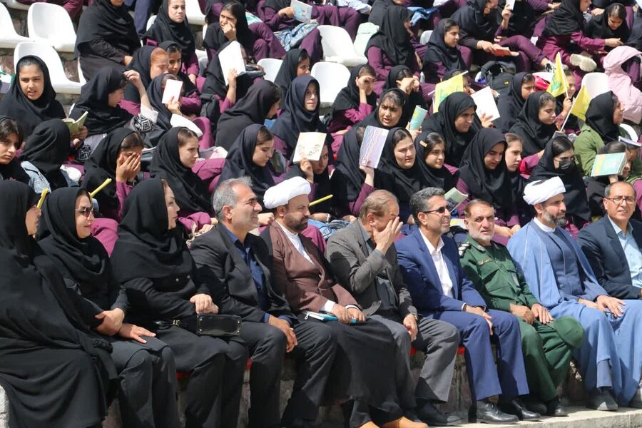 تجلیل از دختران موفق دارای معلولیت در جشن روز دختر کامیاران