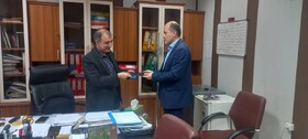 تقدیر سرپرست بهزیستی گیلان از ذیحساب بهزیستی استان به پاس خدمات صادقانه