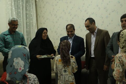 تجلیل از دختران مؤسسه خیریه روح الامین اردکان