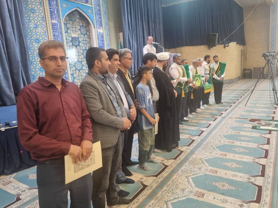 ملارد | تقدیر از کارمند بهزیستی در راستای تشویق جوانی جمعیت