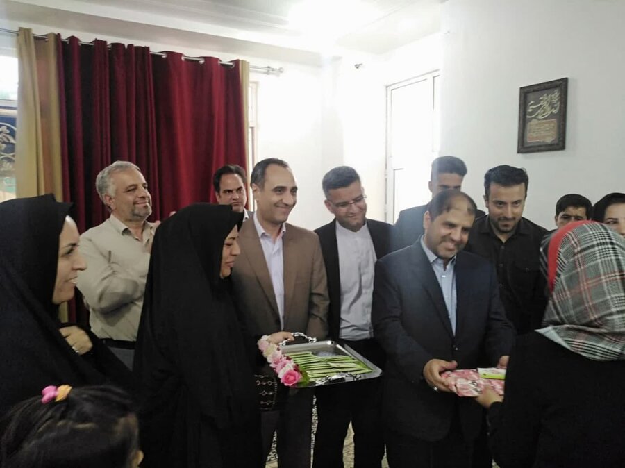 همزمان با دهه کرامت 
دیدار  صمیمانه مسئولین استانی با فرزندان  مراکز شبه خانواده بهزیستی میبد 