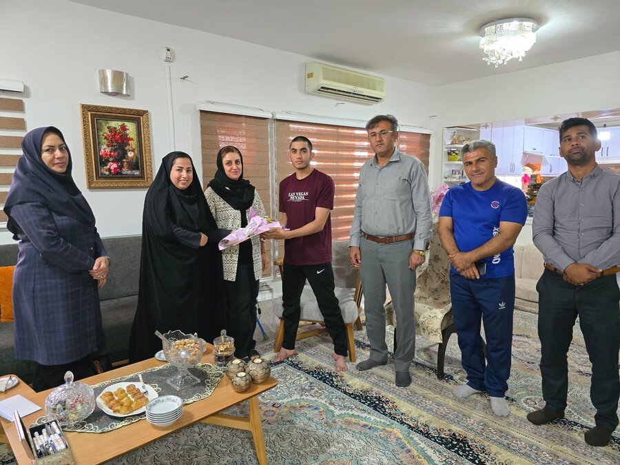 جم| سپهر سیفی، شناگر معلول جسمی حرکتی از شهرستان جم، به اردوی تیم ملی پاراشنا دعوت شد