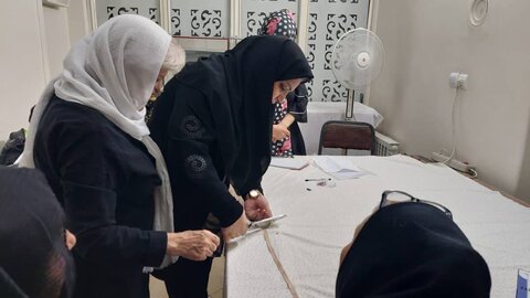 شهرستان تهران | برگزاری کارگاه آماده‌سازی شغلی در رشته خیاطی ویژه افراد دارای معلولیت و زنان سرپرست خانواده