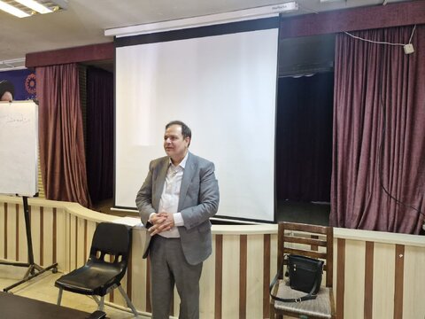 جلسه آموزشی تنظیم اسناد مالی ویژه مددکاران در بهزیستی شهرستان کرج برگزار شد