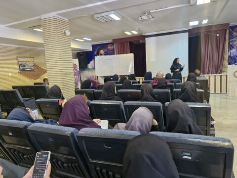 جلسه آموزشی تنظیم اسناد مالی ویژه مددکاران در بهزیستی شهرستان کرج برگزار شد