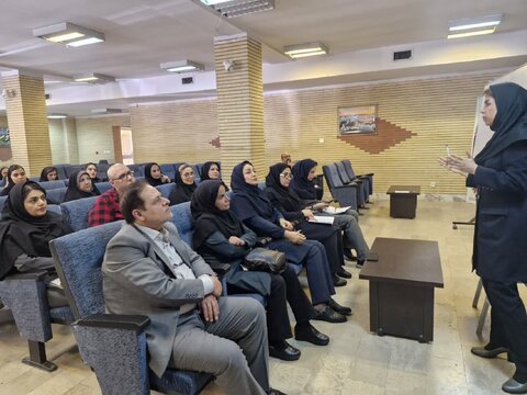 جلسه آموزشی تنظیم اسناد مالی ویژه مددکاران در بهزیستی شهرستان کرج برگزار شد