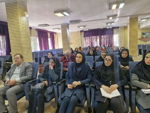 جلسه آموزشی تنظیم اسناد مالی ویژه مددکاران در بهزیستی شهرستان کرج برگزار شد