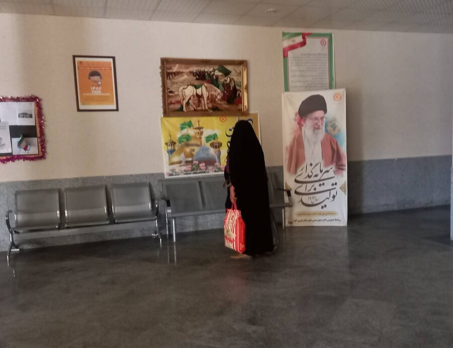 فیروزکوه | توزیع سبد کالا به مدد جویان بهزیستی در دهه کرامت