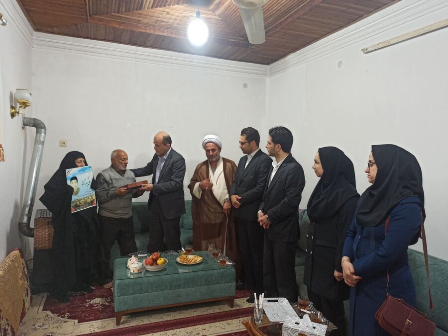 لنگرود|دیدار مدیرکل بهزیستی گیلان با خانواده شهید"علی چهره گشا " در شهرستان لنگرود