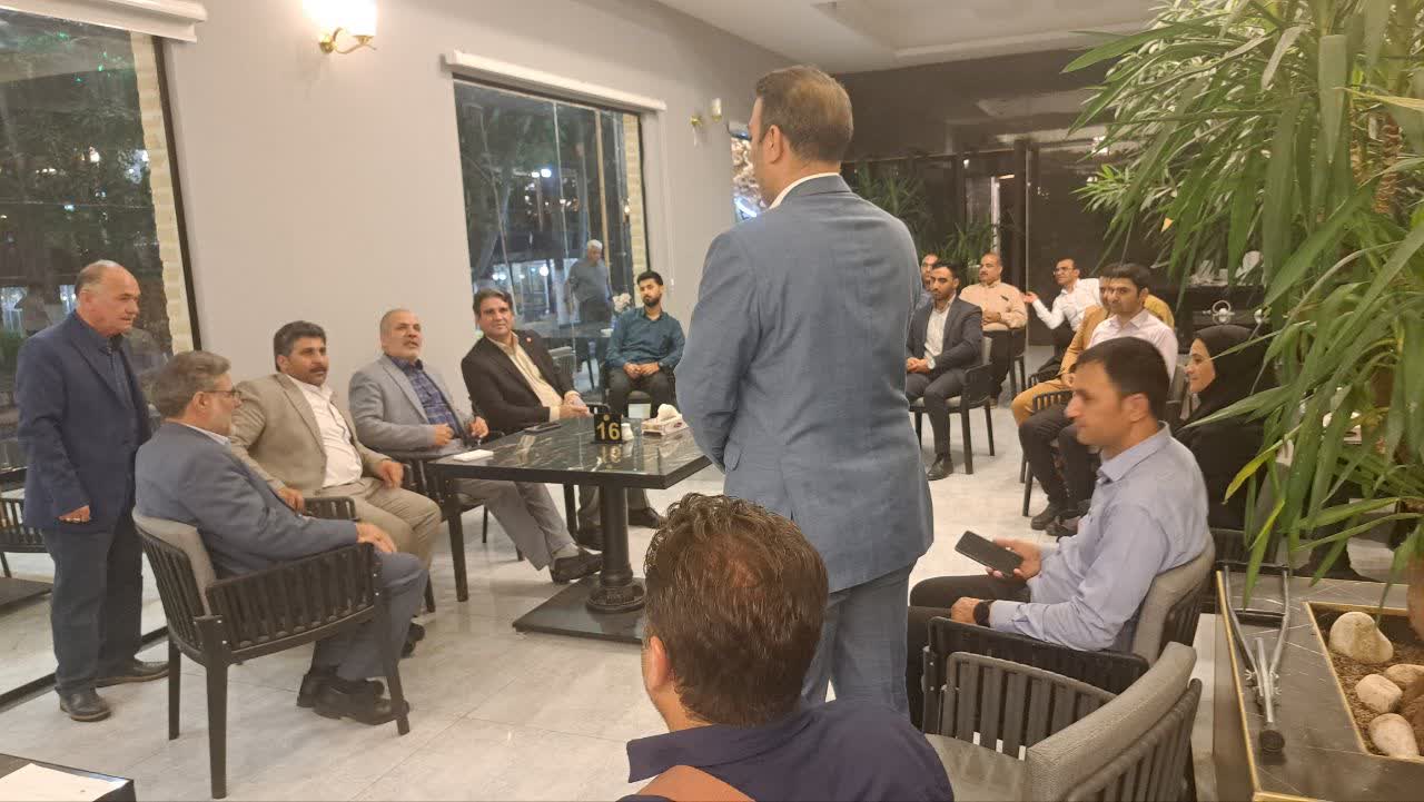 نشست صمیمی مدیرکل و معاون توسعه مدیریت و منابع بهزیستی با کارشناسان روابط عمومی شهرستان‌های خراسان رضوی