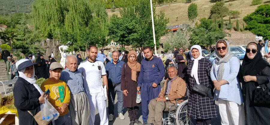 حضور فعال اورژانس اجتماعی و مراکز مثبت زندگی بهزیستی کردستان در همایش پیادهروی سنندج