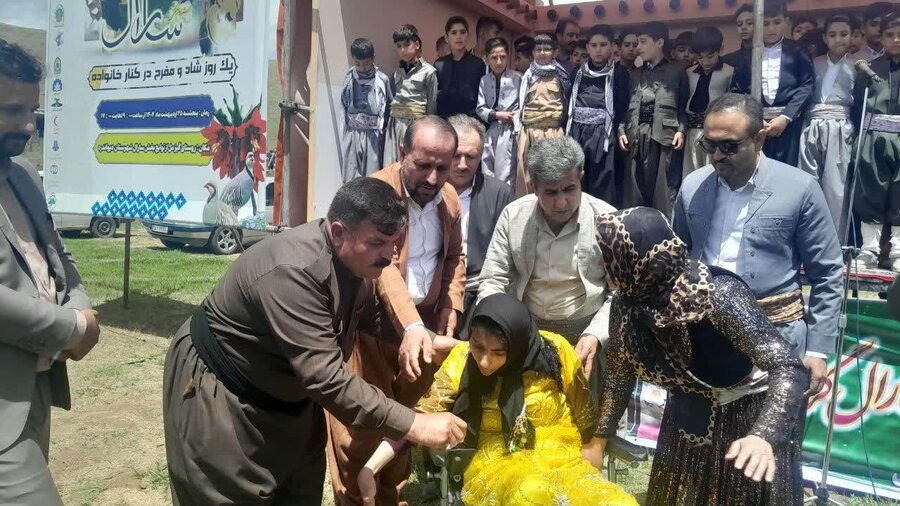 اهدای ویلچر برقی به مددجوی بهزیستی در همایش فرهنگی ورزشی «کیژی هه‌تاو» دیواندره
