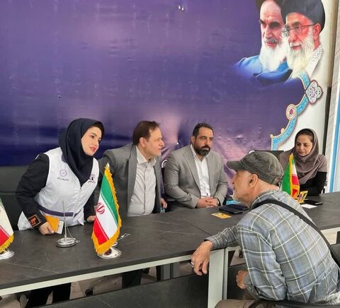 میز خدمت و اطلاع‌رسانی بهزیستی کرج در مصلی برپا شد