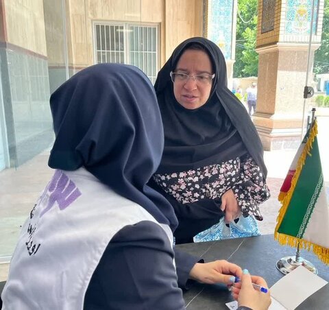 میز خدمت و اطلاع‌رسانی بهزیستی کرج در مصلی برپا شد