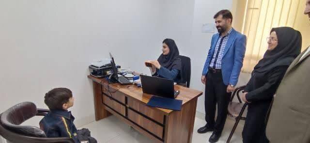 بازدید رئیس بهزیستی سلماس از پایگاه سنجش بینایی