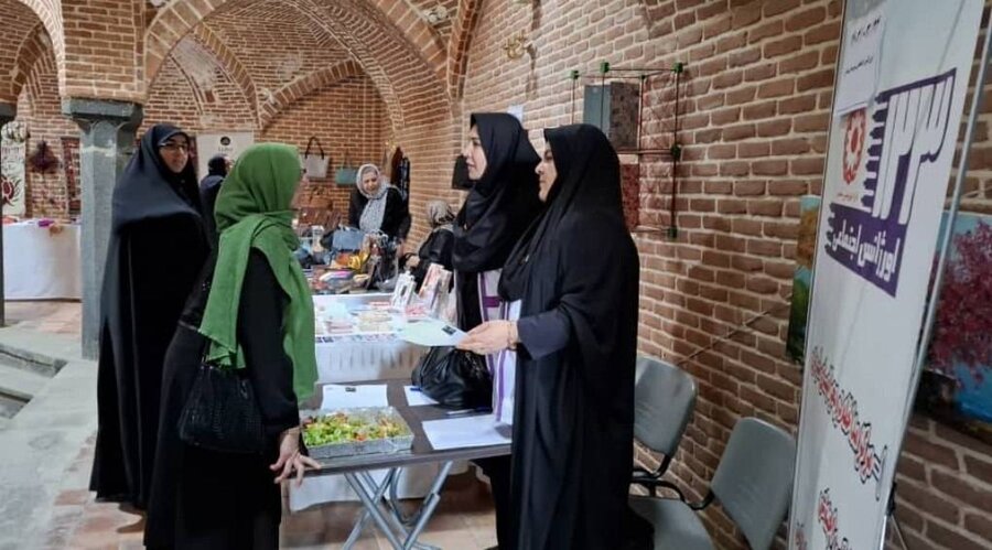 ایستگاه مشاوره اورژانس اجتماعی بهزیستی سلماس درنمایشگاه مشاغل خانگی