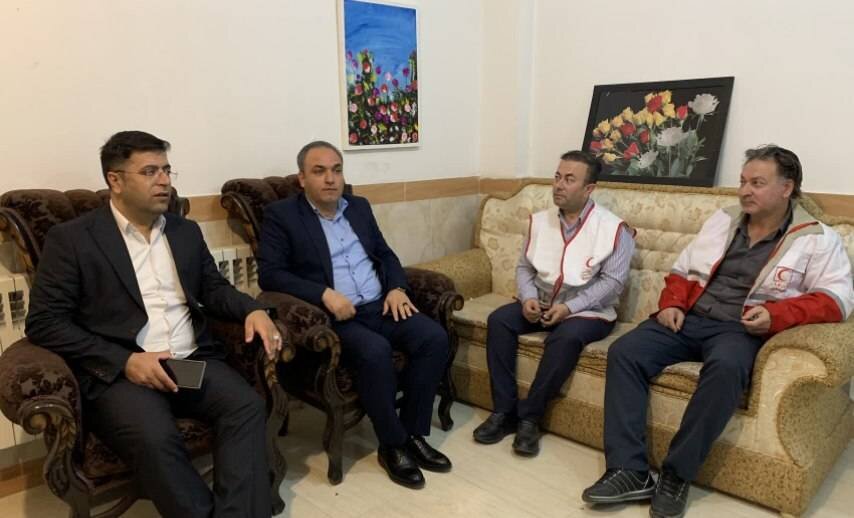 نشست مشترک رئیس جمعیت هلال احمر با رئیس بهزیستی در خانه سالمندان مهاباد
