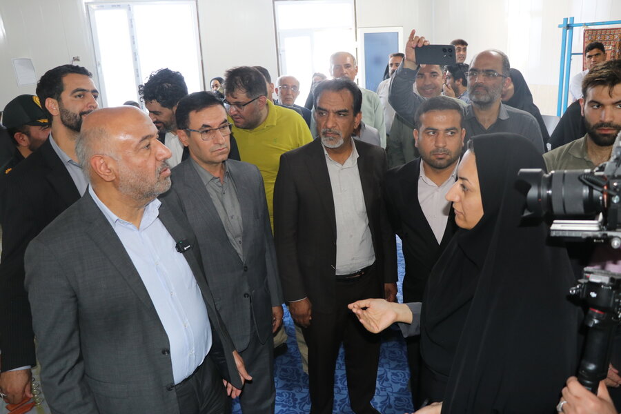 بازدید وزیر کار تعاون و رفاه اجتماعی از کمپ ماده ۱۵ بانوان منوجان