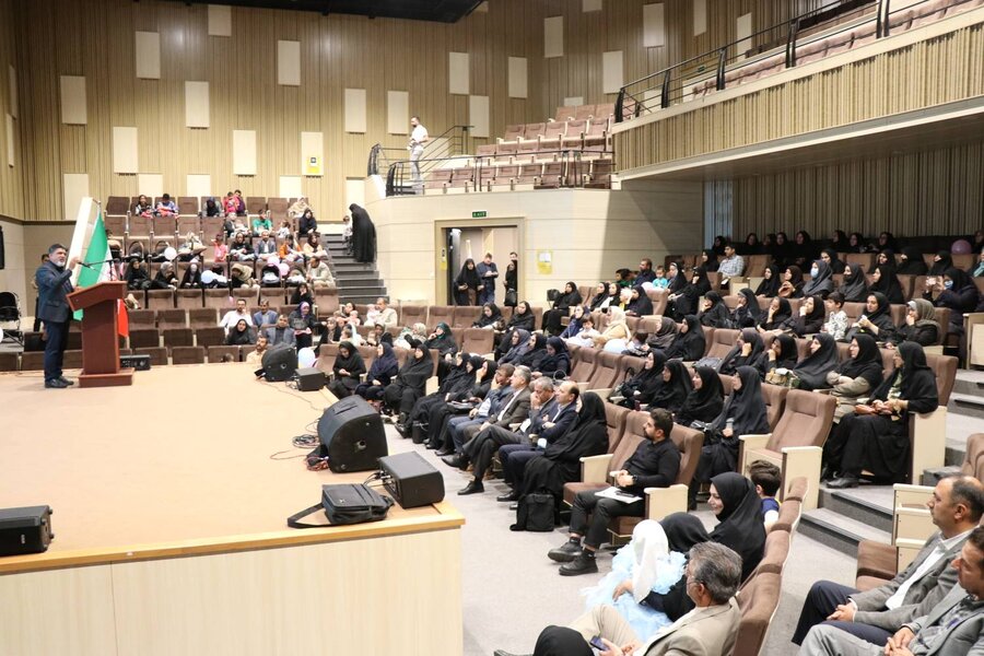 مراسم گرامیداشت هفته ملی جمعیت با تأکید بر اهمیت نیروی جوان در توسعه کشور در ارومیه برگزار شد