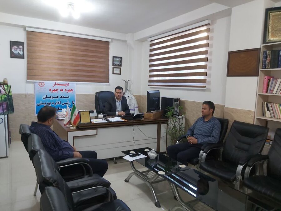 تقدیر رئیس بهزیستی از مسئول روابط عمومی بهزیستی