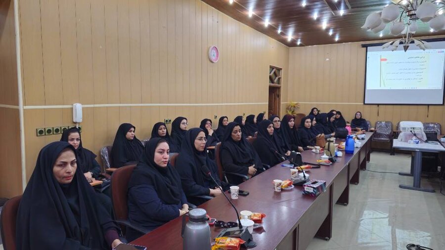 کارگاه «سبک زندگی و جوانی جمعیت» ویژه بانوان شاغل بهزیستی استان 