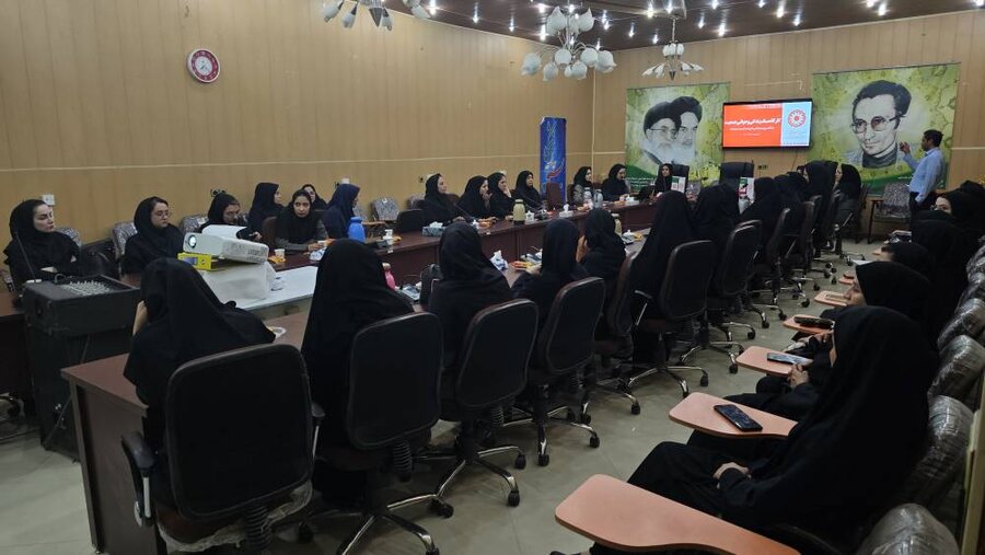 کارگاه «سبک زندگی و جوانی جمعیت» ویژه بانوان شاغل بهزیستی استان 