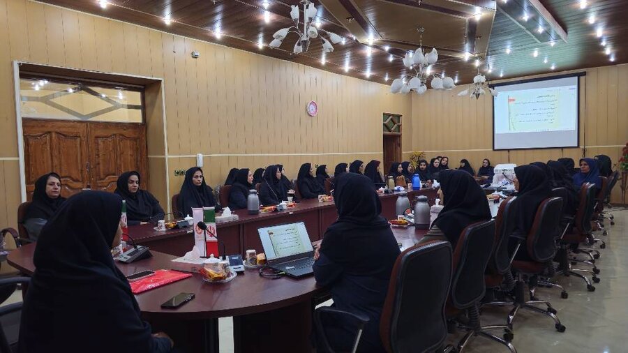 کارگاه «سبک زندگی و جوانی جمعیت» ویژه بانوان شاغل بهزیستی استان 