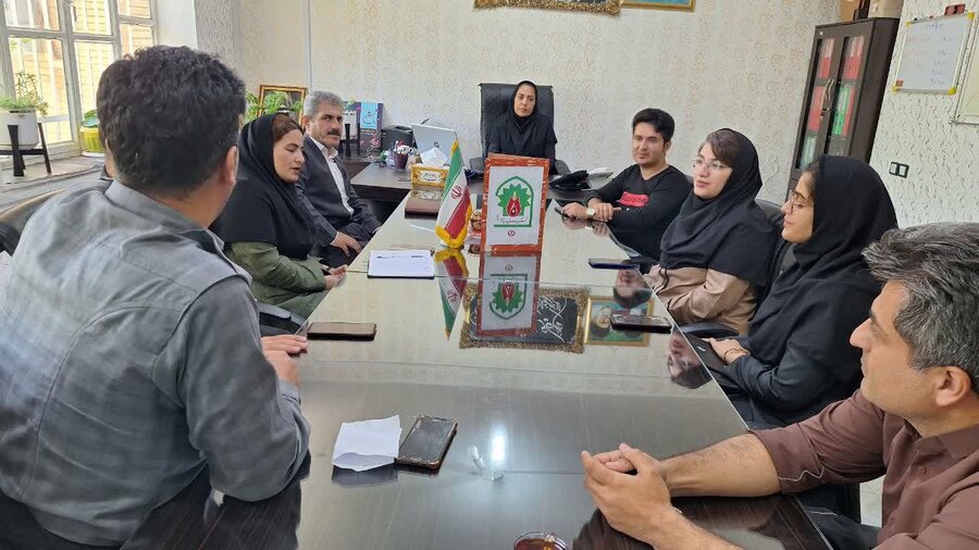 سروآباد | رئیس بهزیستی از کارشناس روابط عمومی تقدیر کرد