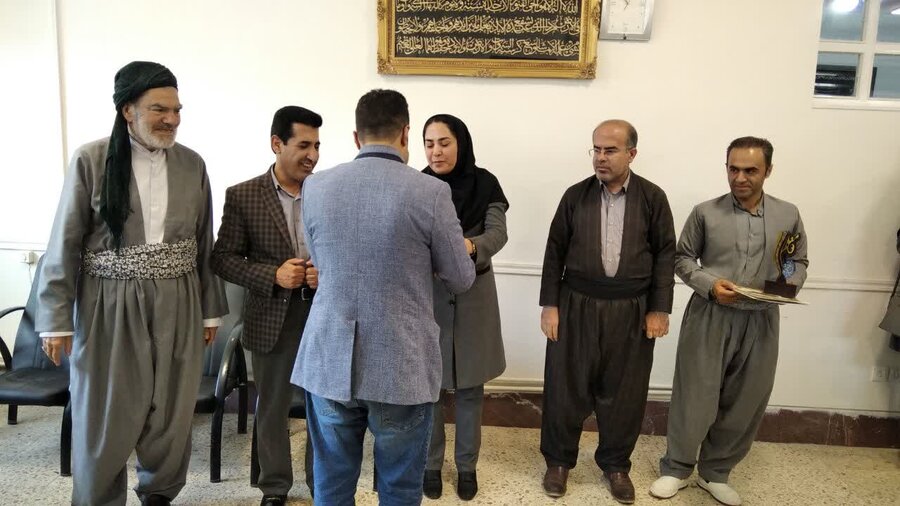 سروآباد| تجلیل بهزیستی از معلمان مدارس استثنایی