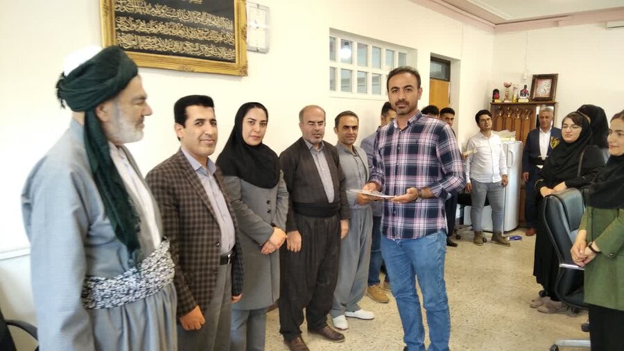 سروآباد| تجلیل بهزیستی از معلمان مدارس استثنایی