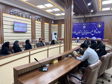 جلسه مدیرکل،رییس و کارشناسان مسئول اداره اورژانس اجتماعی بهزیستی فارس با مراکز نگهداری میان مدت و حمایتی آموزشی کودک و خانواده