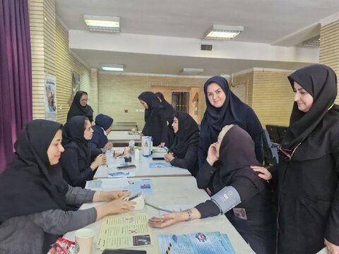 ایستگاه سلامت به مناسبت هفته ملی جمعیت در بهزیستی کرج برپا شد