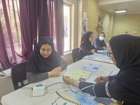 ایستگاه سلامت به مناسبت هفته ملی جمعیت در بهزیستی کرج برپا شد