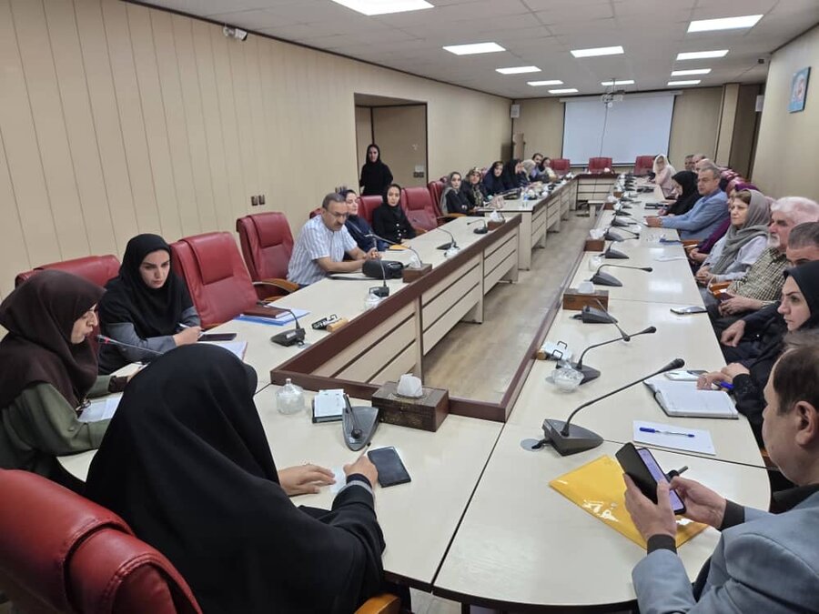 نشست هم‌اندیشی با مدیران مراکز توانبخشی شبانه‌روزی استان البرز/ تأکید بر تقویت تعامل و رعایت دستورالعمل‌ها