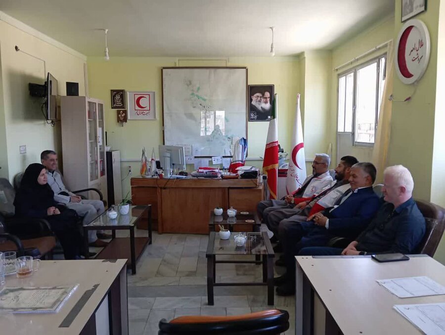 دیدار رئیس بهزیستی سردشت با رئیس جمعیت هلال احمر شهرستان