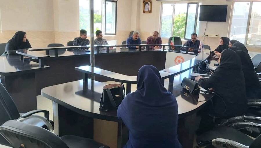 جلسه هم اندیشی با مددکاران اجتماعی و مسئولین مراکز مثبت زندگی