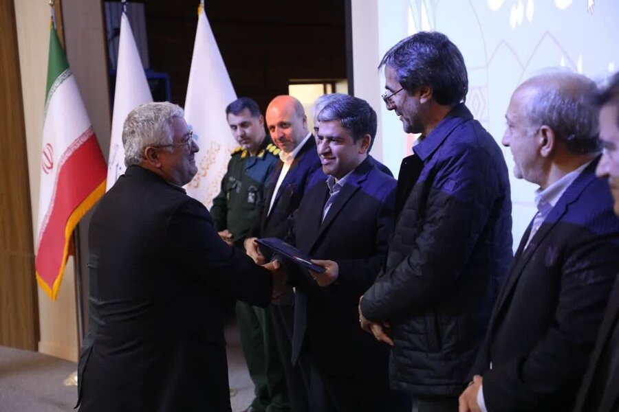 تجلیل از مدیر پیشکسوت روابط عمومی بهزیستی اردبیل در شورای اداری استان 
