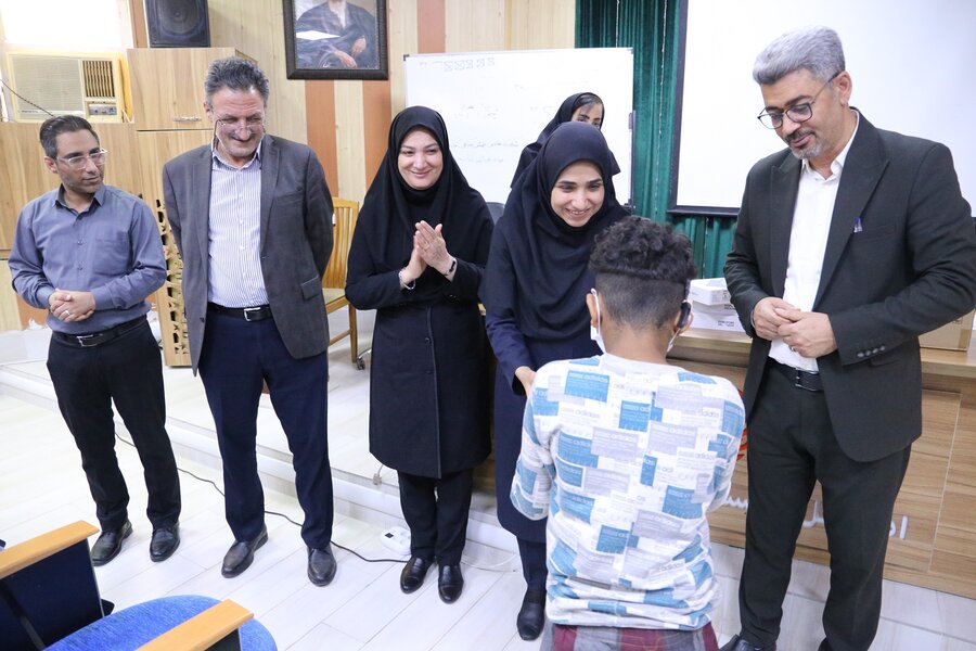 توزیع ۵۴ عدد تبلت بین کودکان دارای معلولیت هرمزگان