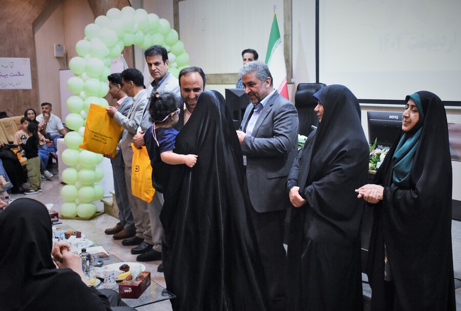جشن شکرانۀ برنامۀ پیشگیری از تنبلی چشم جشن شکرانۀ برنامۀ پیشگیری از تنبلی چشم