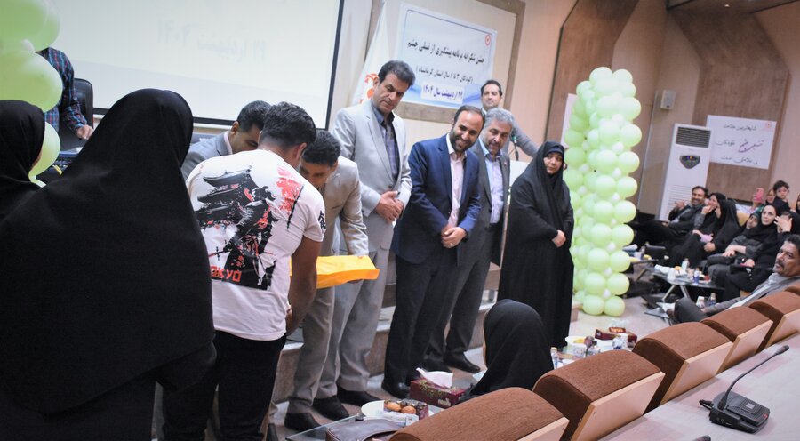 جشن شکرانۀ برنامۀ پیشگیری از تنبلی چشم جشن شکرانۀ برنامۀ پیشگیری از تنبلی چشم