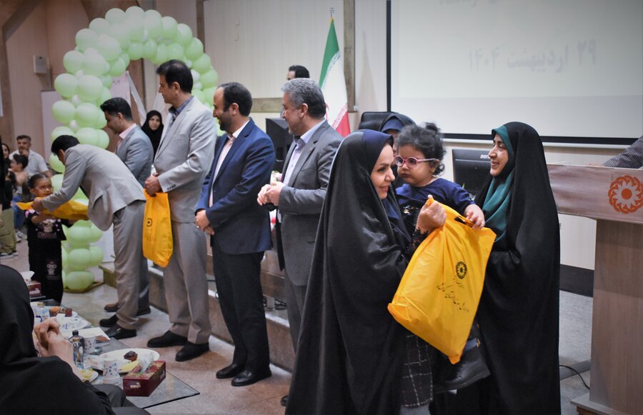 جشن شکرانۀ برنامۀ پیشگیری از تنبلی چشم جشن شکرانۀ برنامۀ پیشگیری از تنبلی چشم