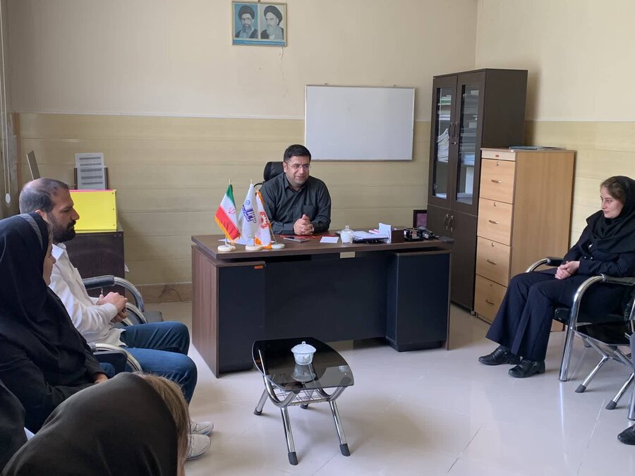 بازدید رئیس بهزیستی مهاباد از مرکز اورژانس اجتماعی