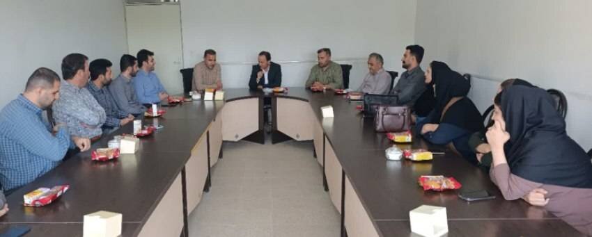 جلسه رئیس بهزیستی اشنویه با کارکنان اداری و اورژانس اجتماعی