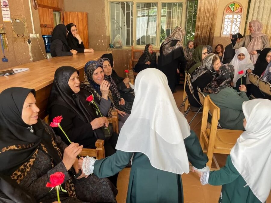 دیدار جمعی از کودکان کرمانشاهی با سالمندان