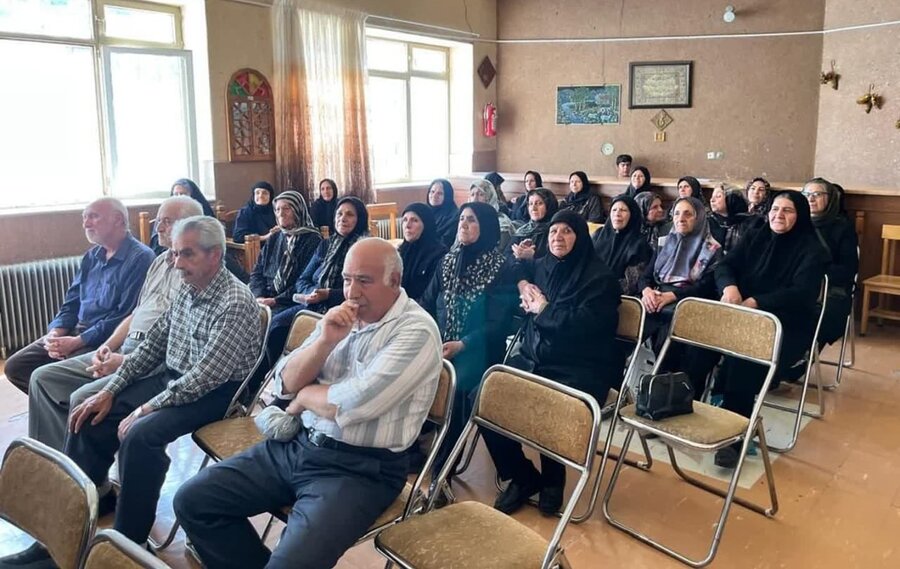 دیدار جمعی از کودکان کرمانشاهی با سالمندان