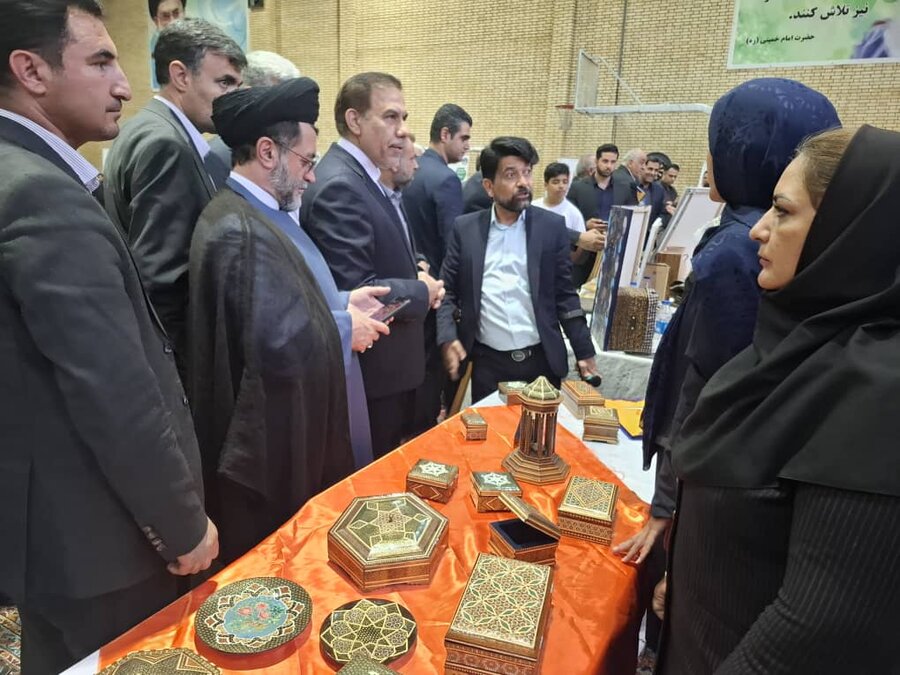 در حاشیه اولین رویداد گلریزان اجتماعی در استان فارس