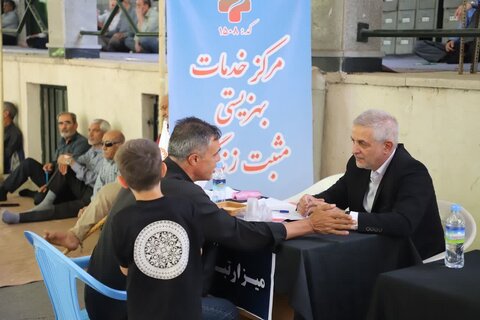 برگزاری میز خدمت و سخنرانی پیش از خطبه‌ مدیر بهزیستی شهرستان کرج در نماز جمعه کمالشهر