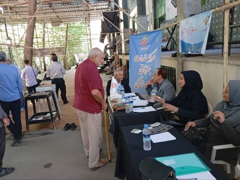 برگزاری میز خدمت و سخنرانی پیش از خطبه‌ مدیر بهزیستی شهرستان کرج در نماز جمعه کمالشهر