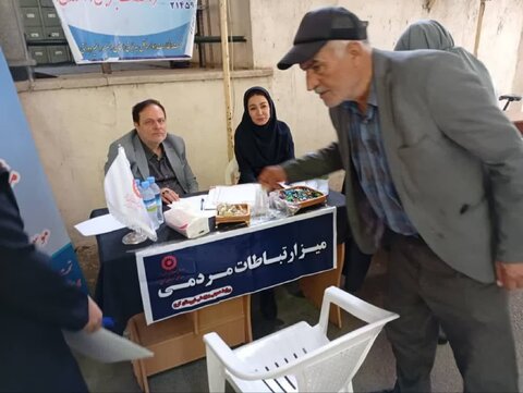 برگزاری میز خدمت و سخنرانی پیش از خطبه‌ مدیر بهزیستی شهرستان کرج در نماز جمعه کمالشهر