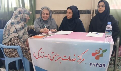 برگزاری میز خدمت و سخنرانی پیش از خطبه‌ مدیر بهزیستی شهرستان کرج در نماز جمعه کمالشهر